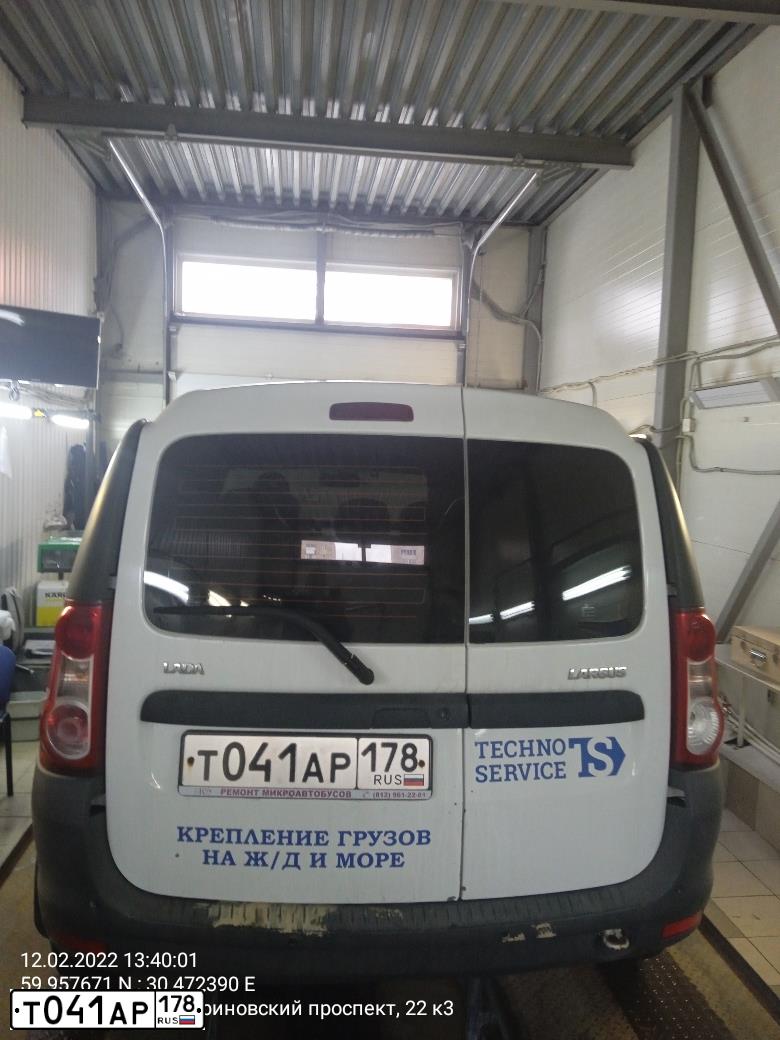 Фото автомобиля LADA LARGUS, 2014 — госномер Т041АР178. Цвет: Белый