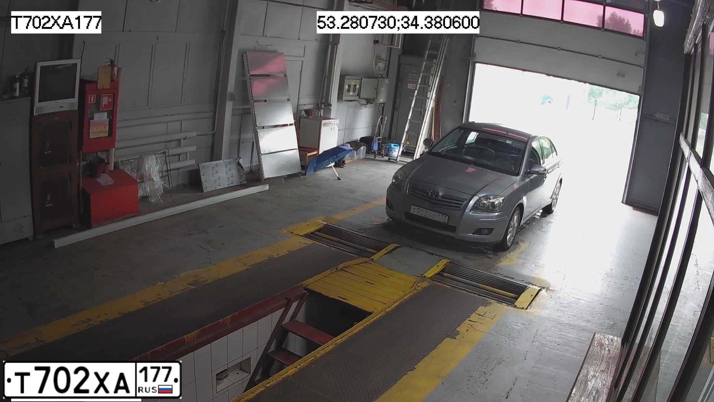 Фото автомобиля TOYOTA AVENSIS, 2007 — госномер Т702ХА177. Цвет: СЕРЕБРИСТЫЙ