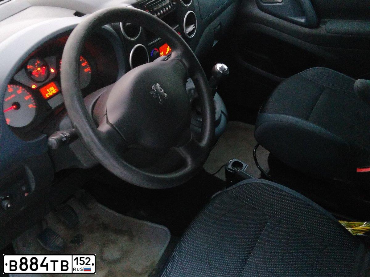 Фото автомобиля PEUGEOT PARTNER, 2011 — госномер Т701ОА152. Цвет: ЧЕРНЫЙ