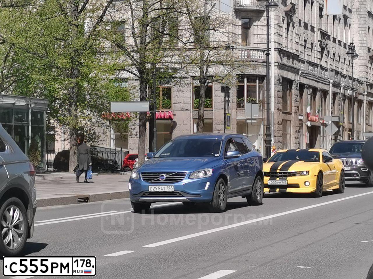 Фото автомобиля CHEVROLET CAMARO, 2012 — госномер У136МЕ797. Цвет: ЖЕЛТЫЙ