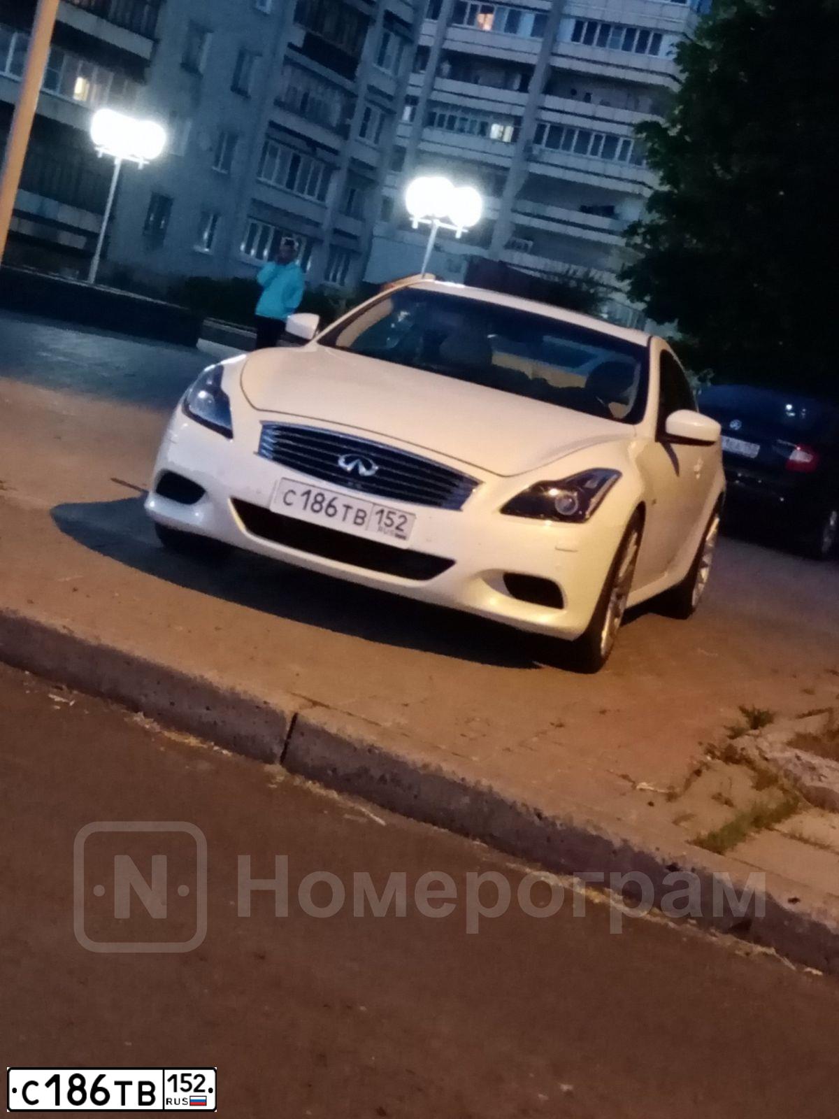Фото автомобиля INFINITI G, 2011 — госномер С186ТВ152. Цвет: Белый