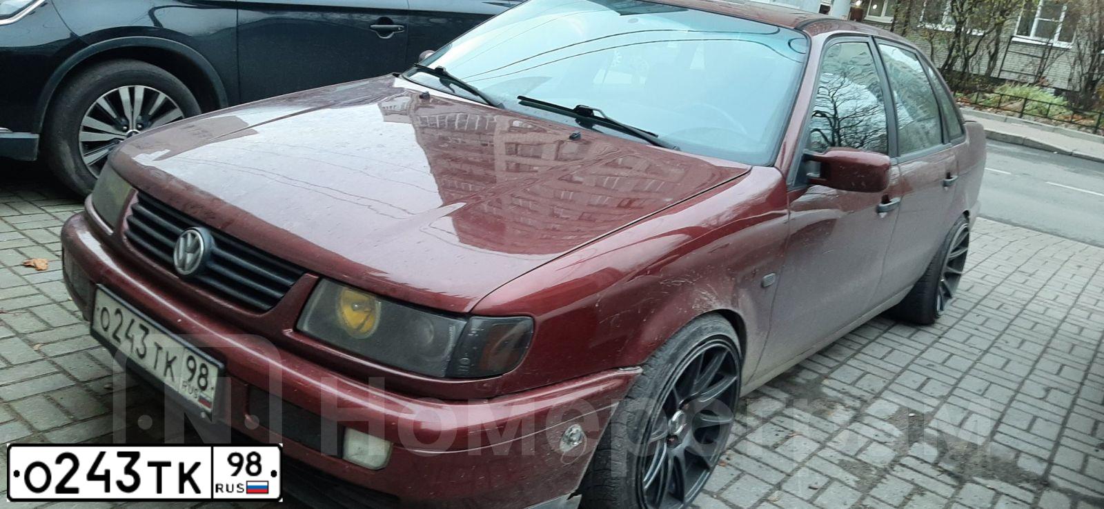 Фото автомобиля VOLKSWAGEN PASSAT, 1994 — госномер О243ТК98. Цвет: ВИШНЕВЫЙ