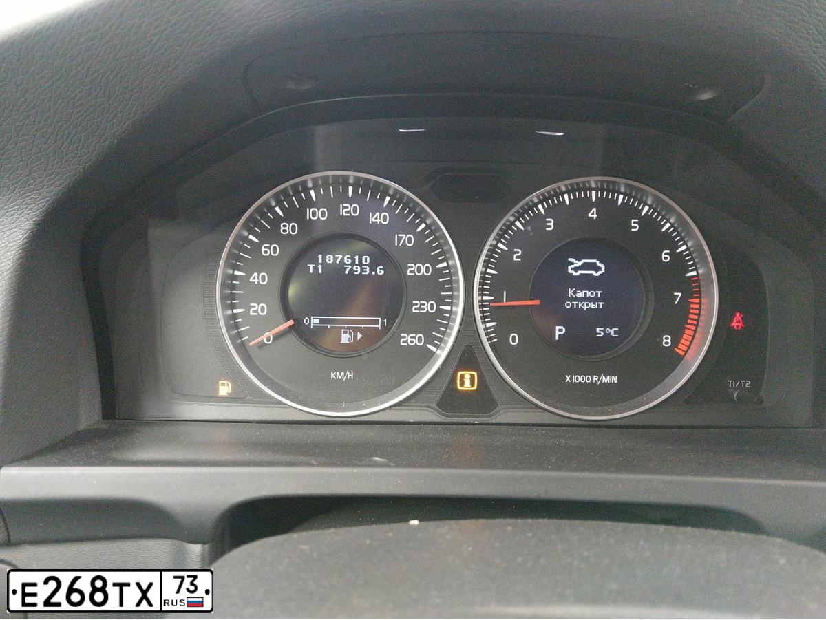 Фото автомобиля VOLVO S60, 2012 — госномер К444ВА702. Цвет: Белый