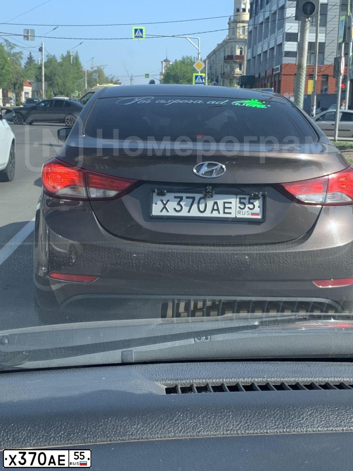 Фото автомобиля HYUNDAI ELANTRA, 2015 — госномер Х370АЕ55. Цвет: Коричневый