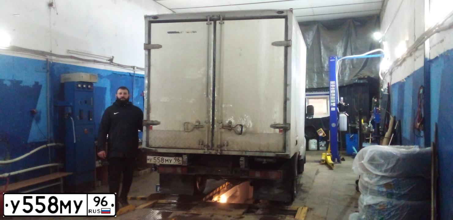 Фото автомобиля GAZ Z 3302 GAZEL, 2012 — госномер У558МУ96. Цвет: Белый