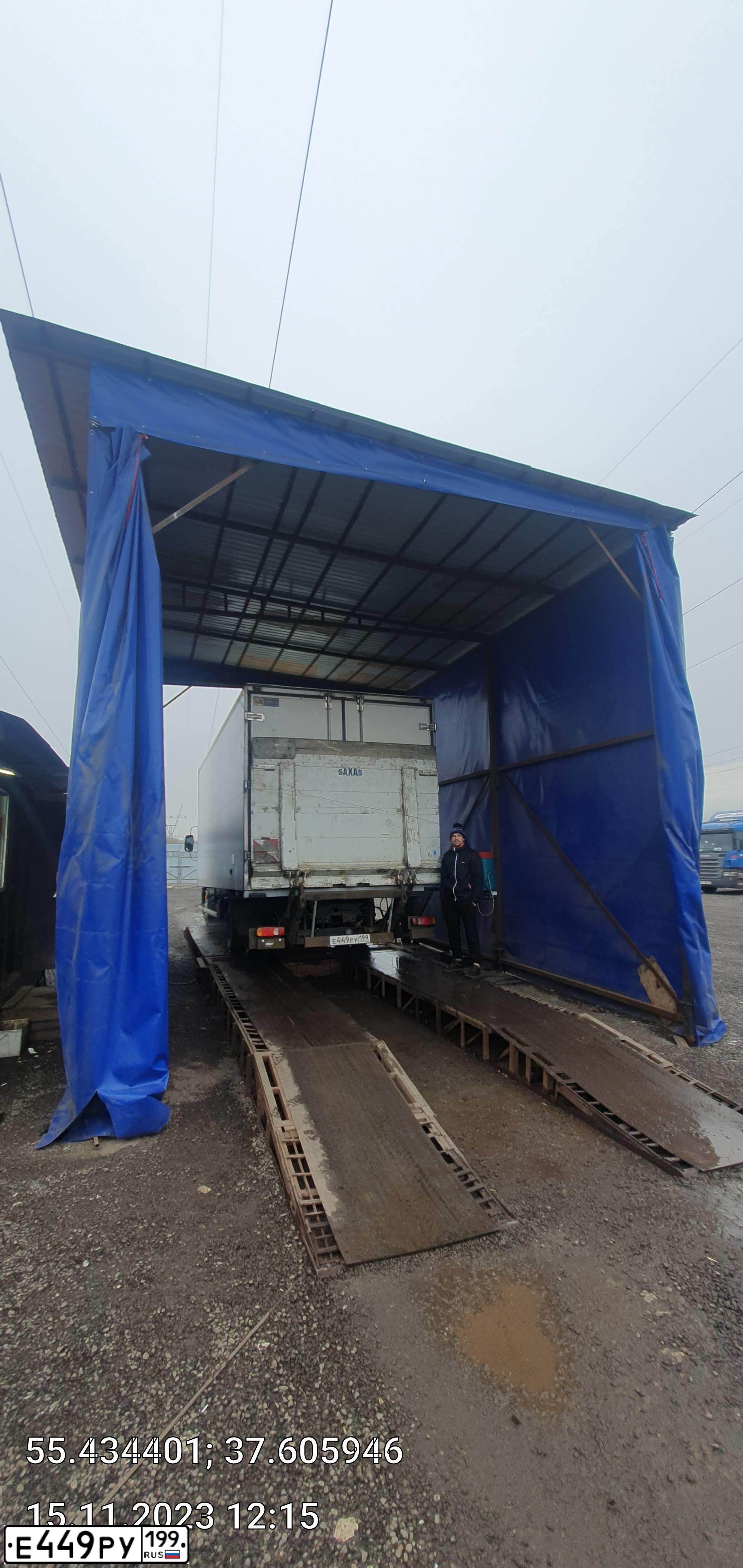 Фото автомобиля DAF LF 45 FA /4X2/, 2005 — госномер Е449РУ199. Цвет: БЕЛЫЙ