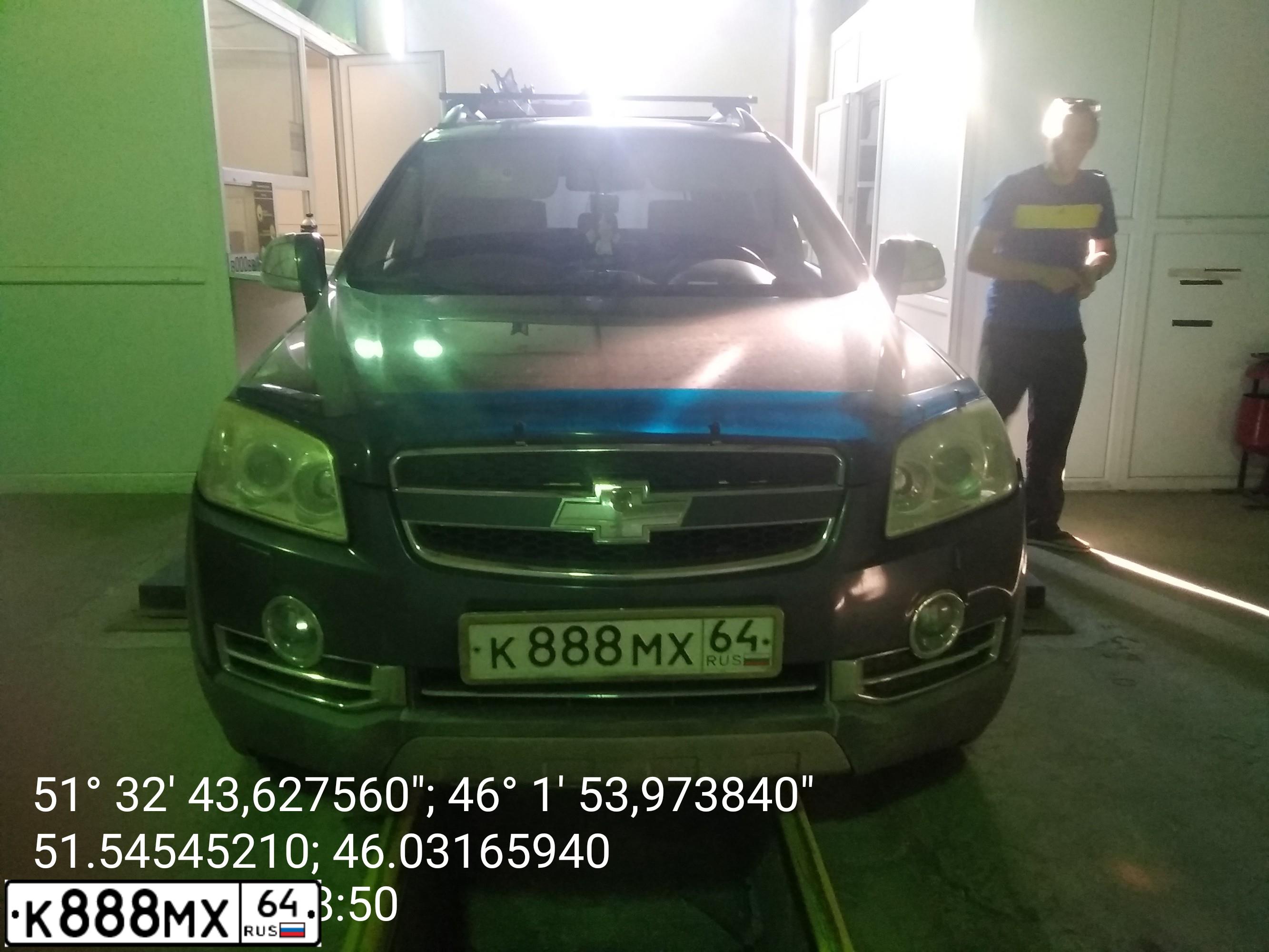 Фото автомобиля CHEVROLET CAPTIVA, 2007 — госномер К888МХ64. Цвет: ТЕМНО СЕРЫЙ