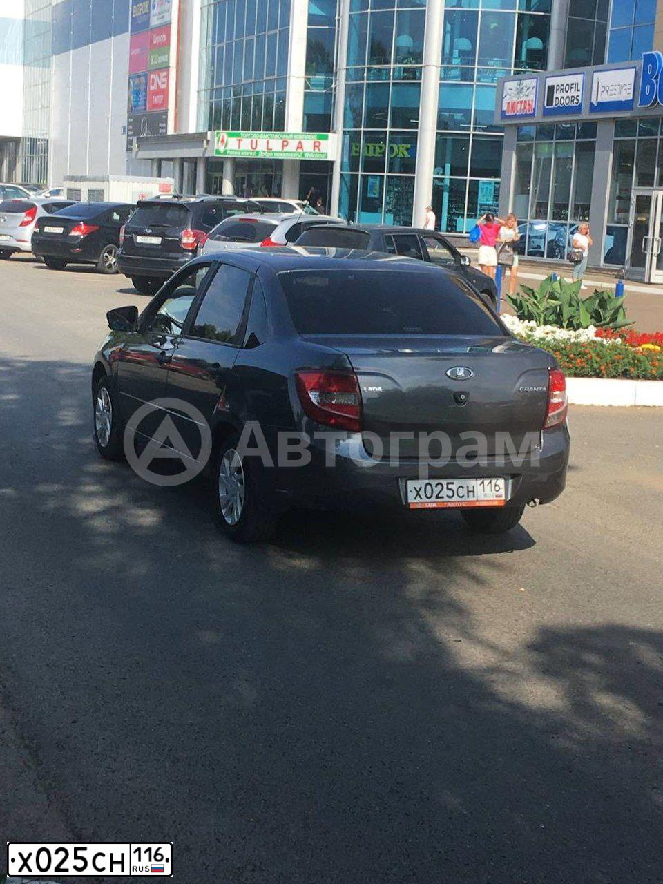 Фото автомобиля LADA 2190 GRANTA, 2017 — госномер Х025СН116. Цвет: серебристо-темно-серый
