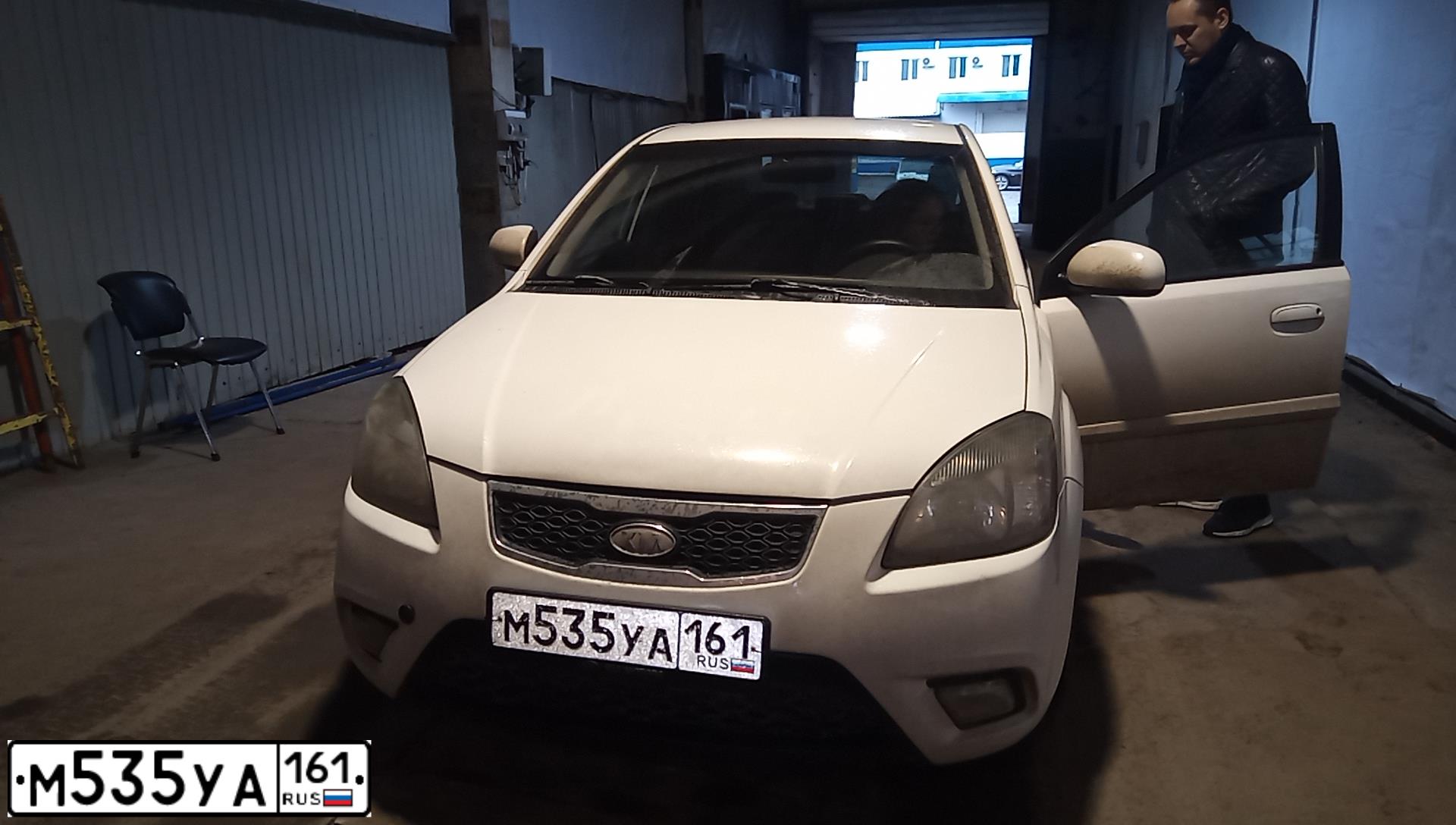 Фото автомобиля KIA RIO, 2009 — госномер М535УА161. Цвет: Белый