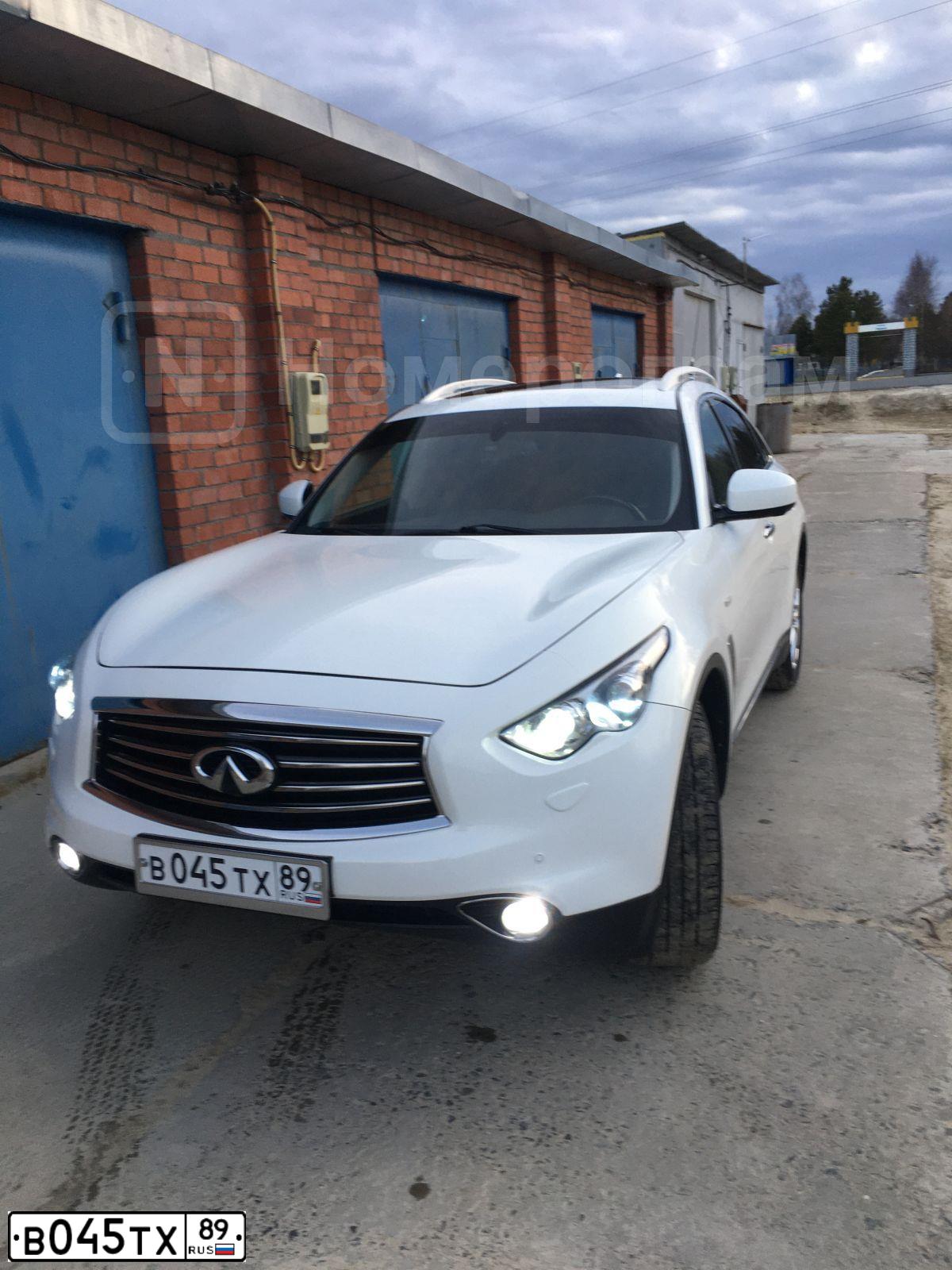 Фото автомобиля INFINITI QX70 /FX/, 2012 — госномер В045ТХ89. Цвет: Белый