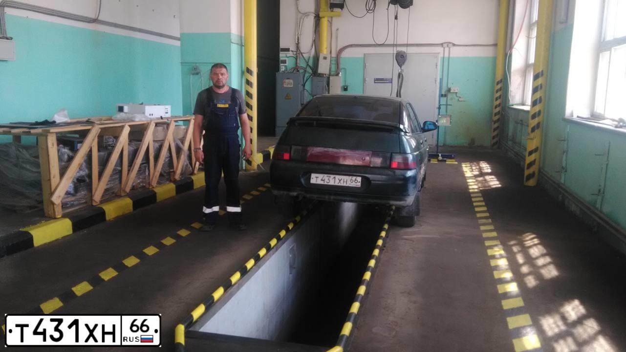 Фото автомобиля LADA 2112, 2002 — госномер О497ОР196. Цвет: Темно-зеленый