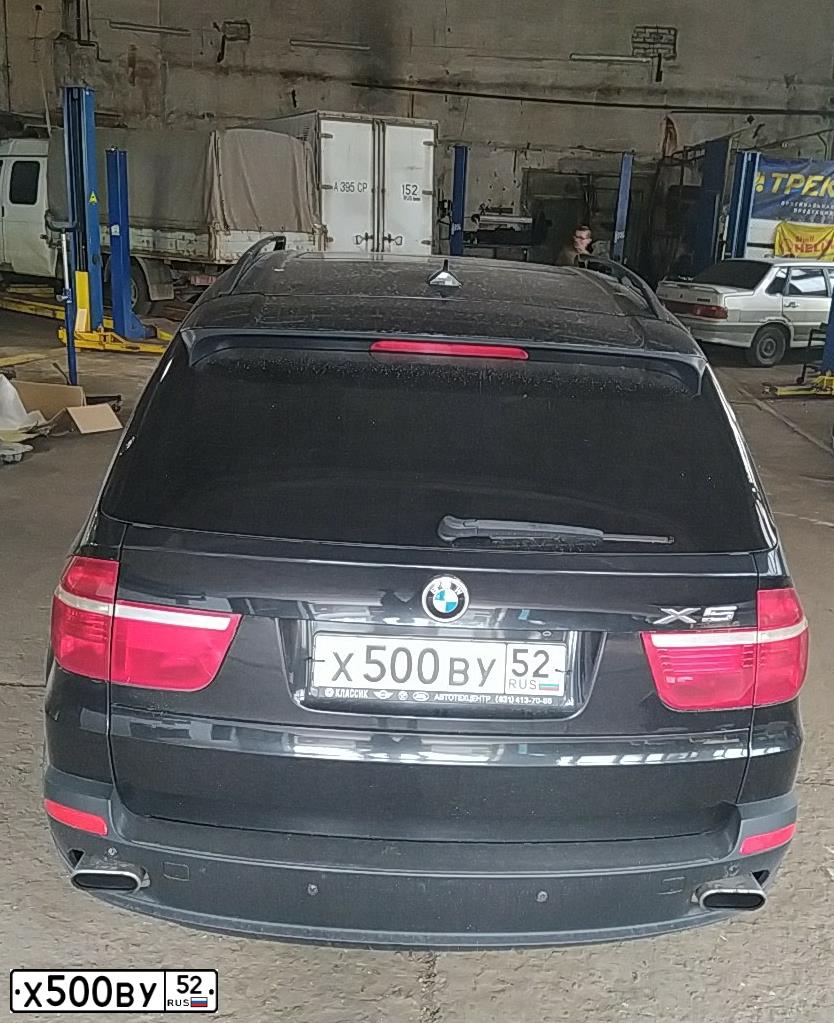 Фото автомобиля BMW X5 3.0 OSI, 2008 — госномер А308УТ147. Цвет: ЧЕРНЫЙ