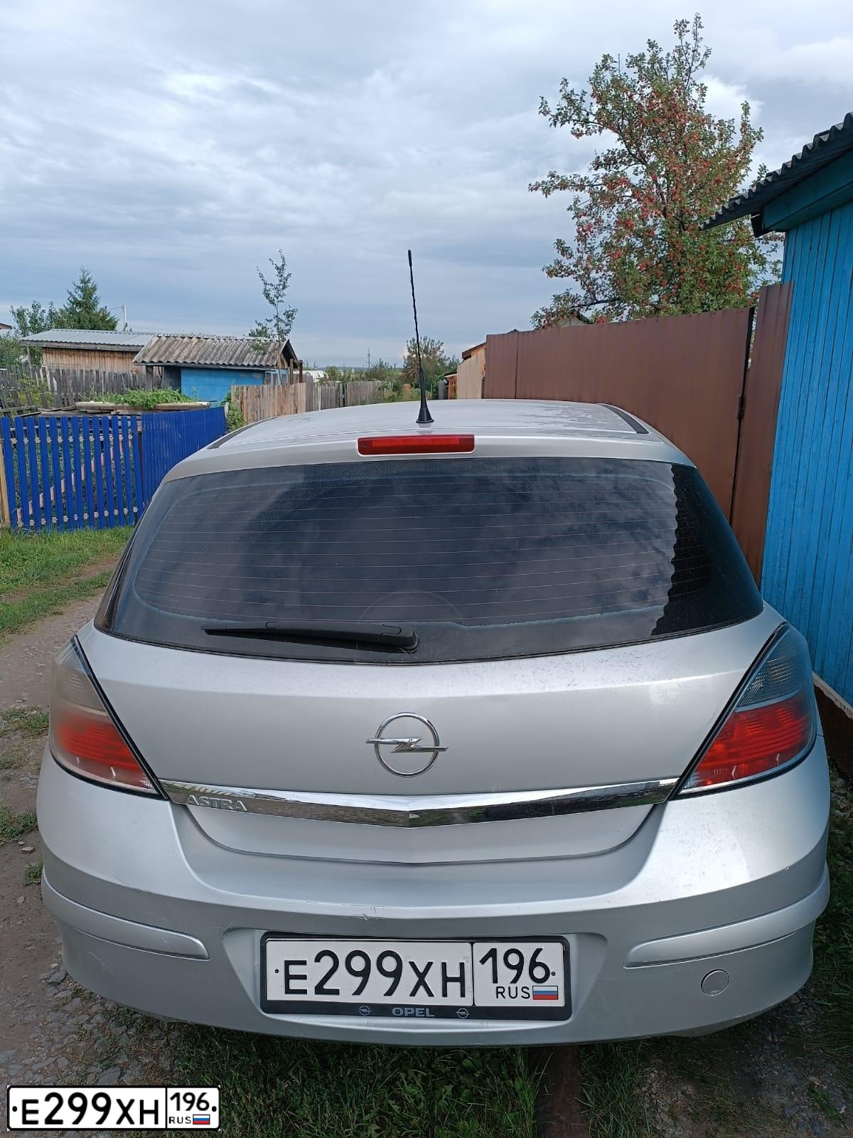 Фото автомобиля OPEL ASTRA, 2007 — госномер Е299ХН196. Цвет: СЕРЕБРИСТЫЙ