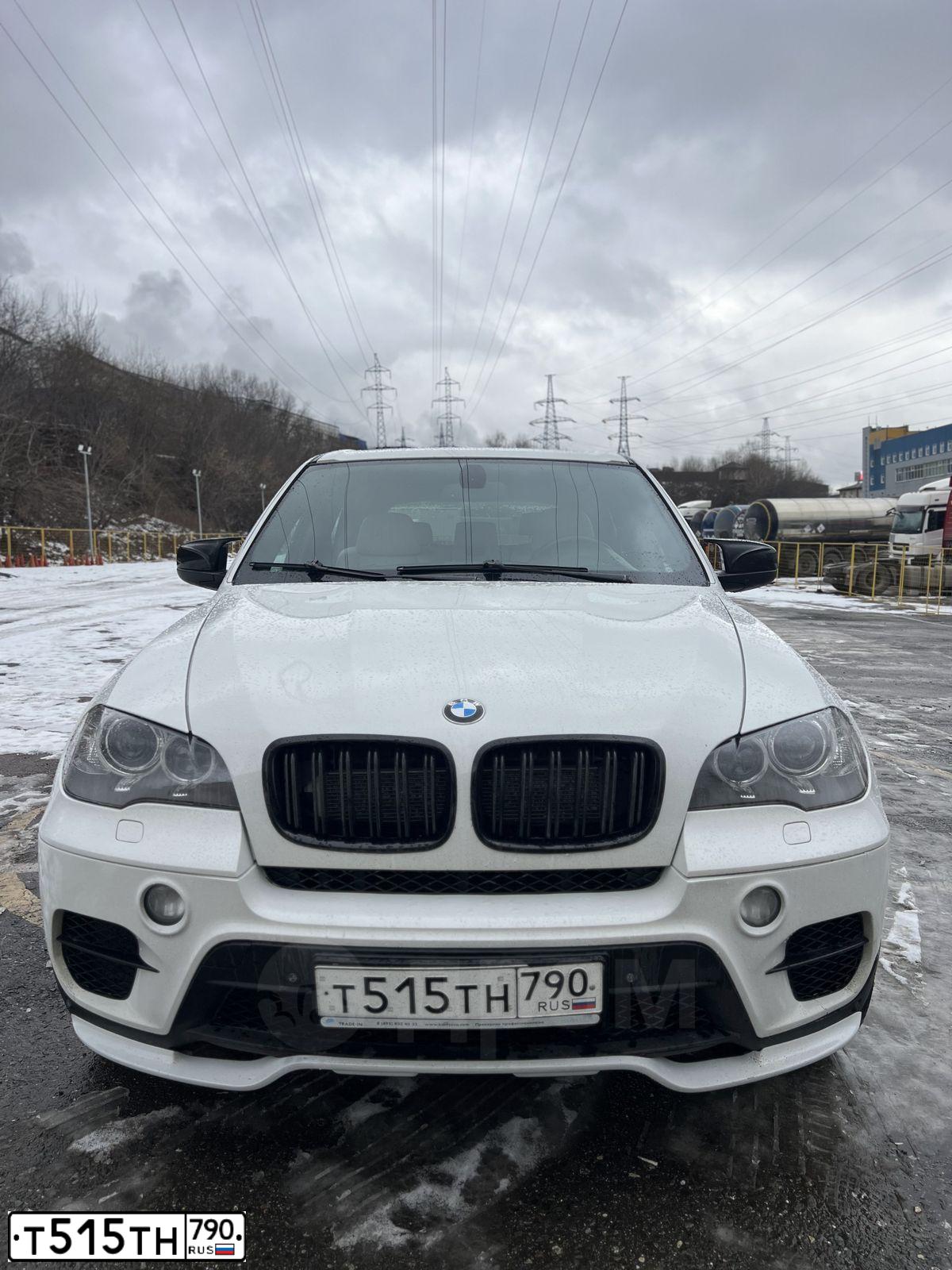 Фото автомобиля BMW X5, 2010 — госномер Т515ТН790. Цвет: Белый