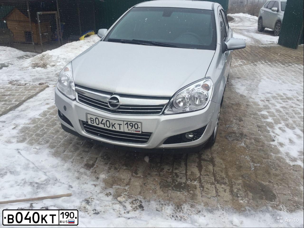Фото автомобиля OPEL ASTRA, 2013 — госномер Е090МС35. Цвет: СЕРЕБРИСТЫЙ