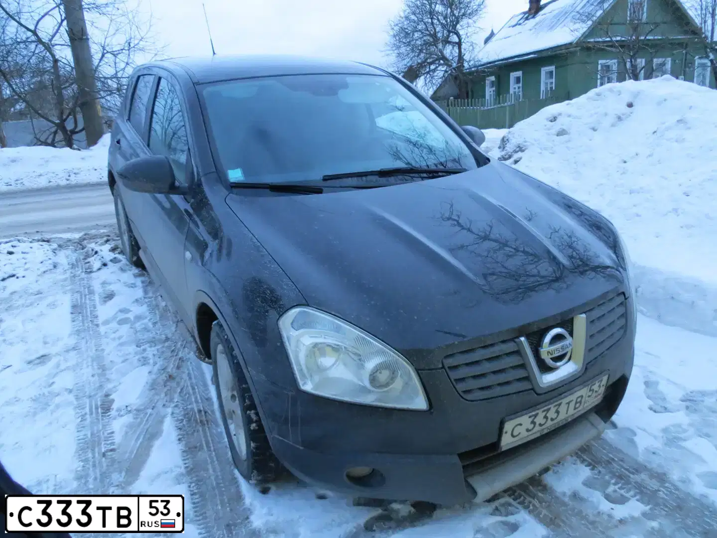Фото автомобиля NISSAN QASHQAI, 2008 — госномер Е868СР53. Цвет: ЧЕРНЫЙ