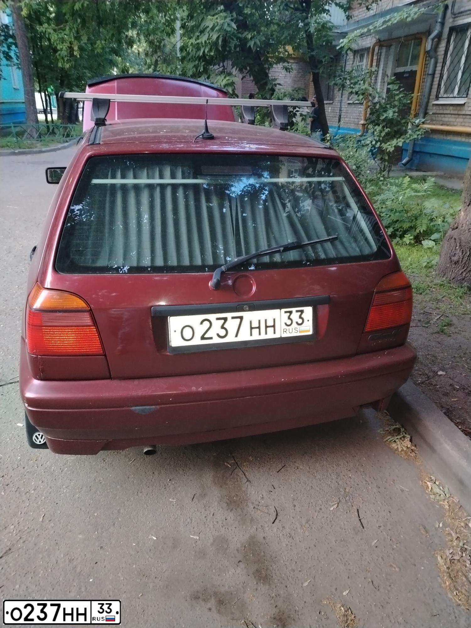Фото автомобиля VOLKSWAGEN GOLF, 1996 — госномер О237НН33. Цвет: КРАСНЫЙ(ВИШНЕВЫЙ)