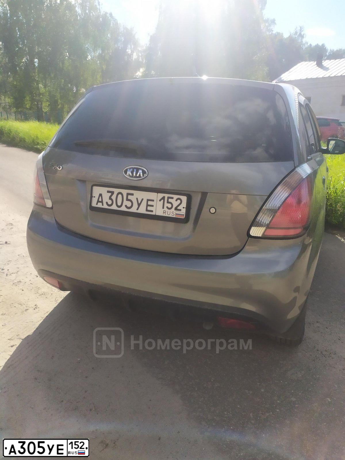 Фото автомобиля KIA RIO, 2010 — госномер А305УЕ152. Цвет: СЕРЕБРИСТЫЙ