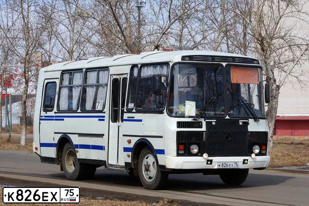 Фото автомобиля PAZ 3205, 2002 — госномер К826ЕХ75. Цвет: Бело-Синий