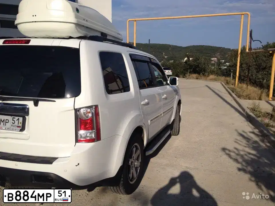 Фото автомобиля HONDA PILOT, 2012 — госномер В884МР51. Цвет: Белый