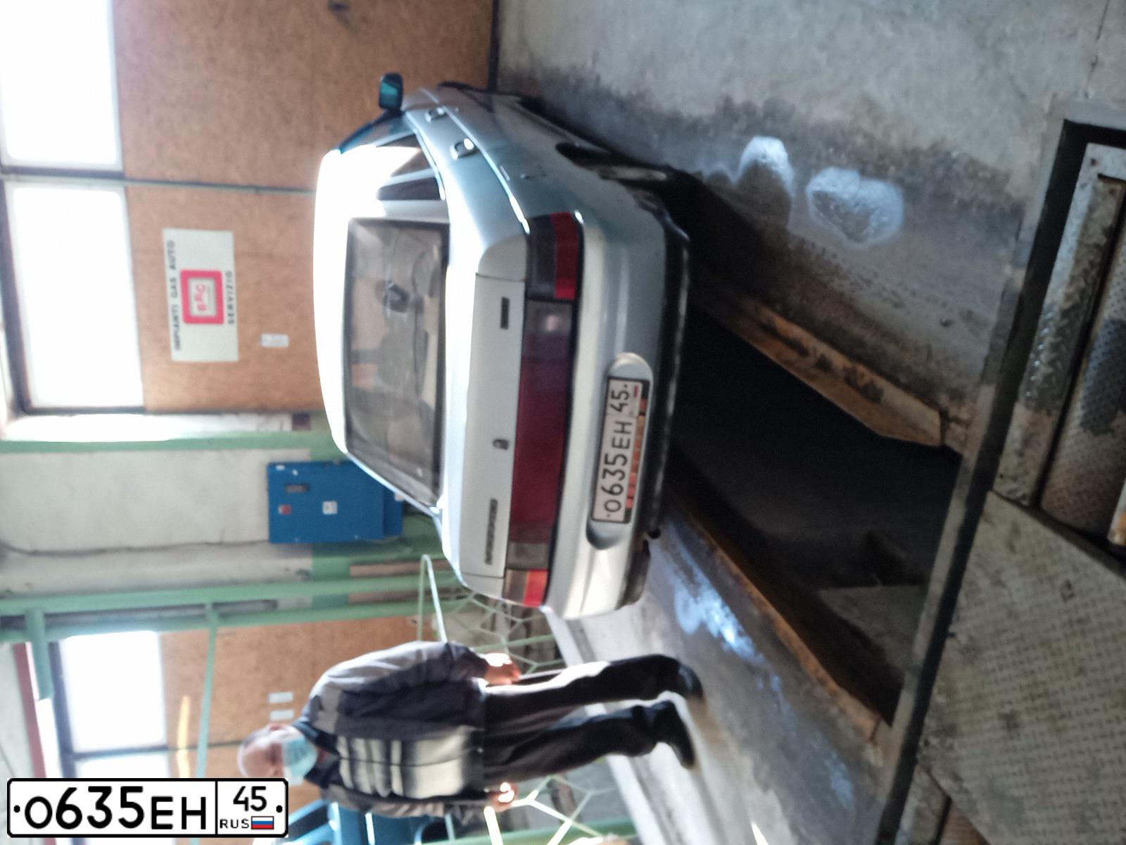Фото автомобиля LADA 2110, 2001 — госномер О635ЕН45. Цвет: СЕРЕБРИСТО-ГОЛУБОЙ
