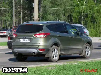Фото автомобиля FORD KUGA, 2013 — госномер М806ХТ126. Цвет: СЕРО-ЗЕЛЕНЫЙ