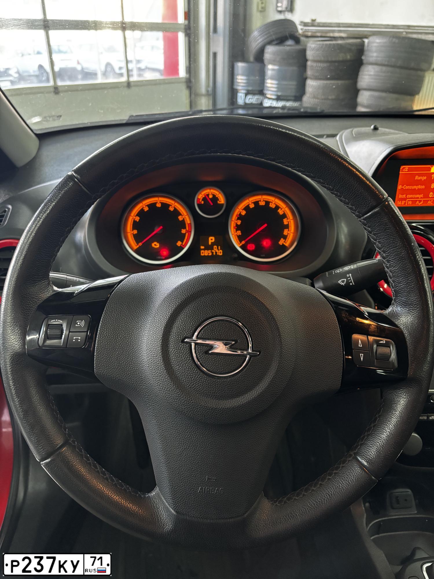 Фото автомобиля OPEL CORSA, 2013 — госномер Р237КУ71. Цвет: Красный