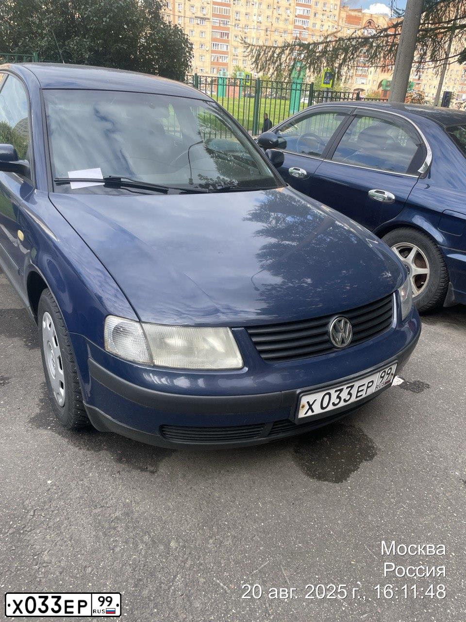 Фото автомобиля VOLKSWAGEN PASSAT, 1999 — госномер Х033ЕР99. Цвет: ТЕМНО-ЗЕЛЕНЫЙ
