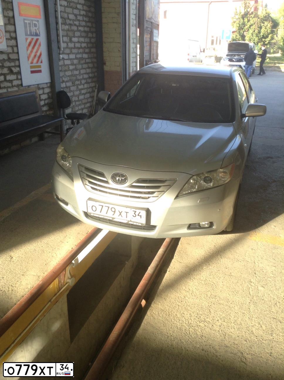 Фото автомобиля NISSAN PRIMERA, 2003 — госномер О586МК134. Цвет: СЕРЕБРИСТЫЙ