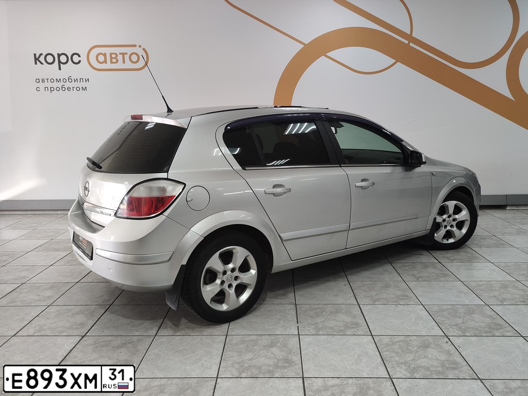 Фото автомобиля OPEL ASTRA, 2006 — госномер О730УА46. Цвет: Серебристый