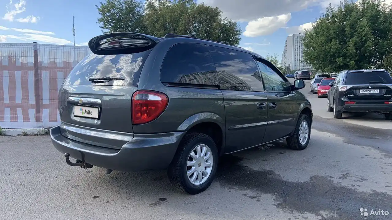 Фото автомобиля MITSUBISHI OUTLANDER, 2013 — госномер М682ЕУ777. Цвет: ЧЕРНЫЙ