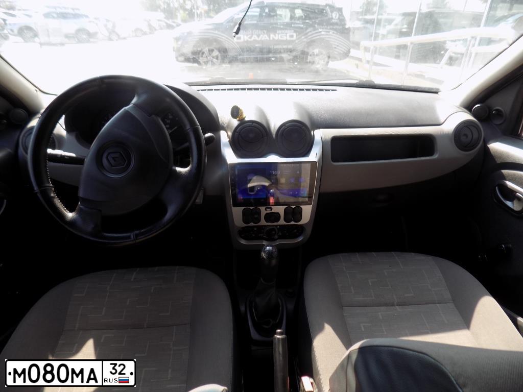 Фото автомобиля RENAULT LOGAN, 2011 — госномер М080АМ32. Цвет: СИНИЙ