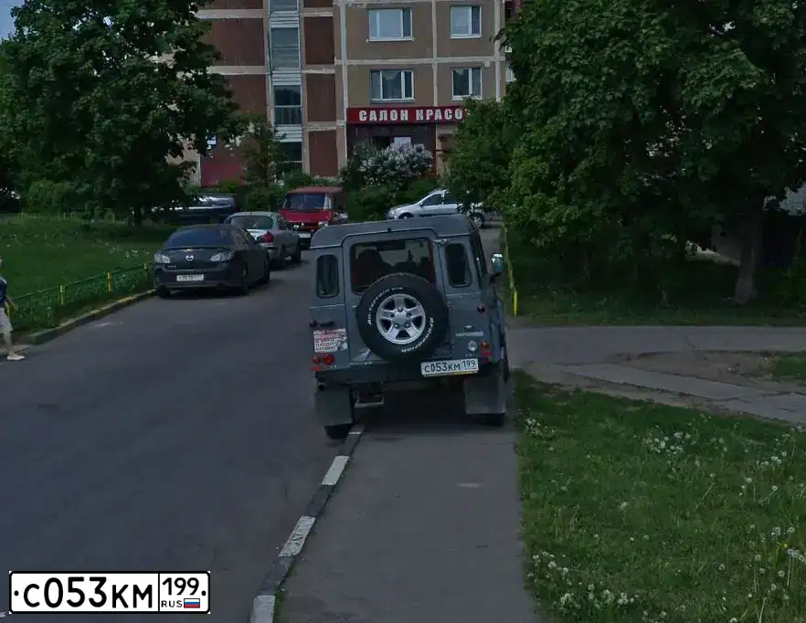 Фото автомобиля LANDROVER DEFENDER, 2008 — госномер С053КМ199. Цвет: СЕРЫЙ