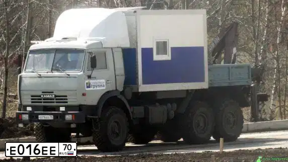 Фото автомобиля KAMAZ 43114 /6X6/, 2007 — госномер Е016ЕЕ70. Цвет: Серый