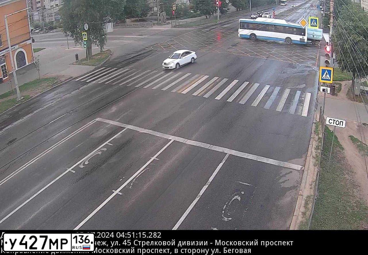 Фото автомобиля LIAZ 5293, 2013 — госномер У281ТВ31. Цвет: белый синий