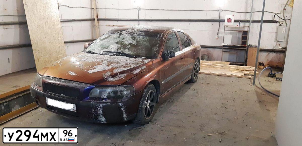 Фото автомобиля VOLVO S60, 2000 — госномер У567ВК97. Цвет: ФИОЛЕТОВЫЙ