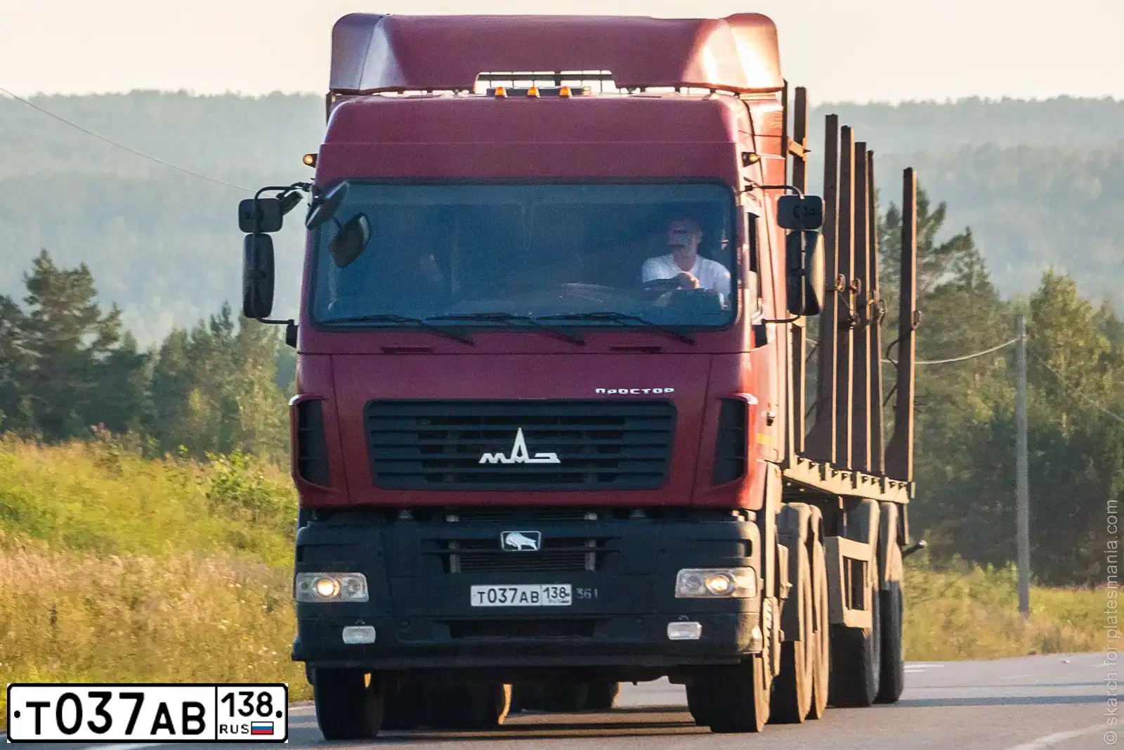 Фото автомобиля MAZ 6430 /6X4/, 2013 — госномер Т037АВ138. Цвет: Красный