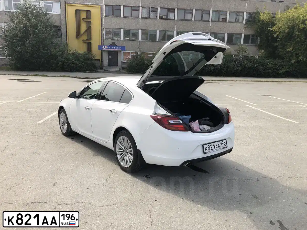 Фото автомобиля OPEL INSIGNIA, 2014 — госномер К821АА196. Цвет: Белый