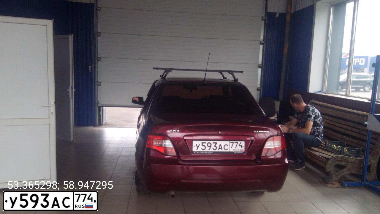 Фото автомобиля DAEWOO NEXIA, 2011 — госномер У593АС774. Цвет: ИСПАНСКИЙ КРАСНЫЙ