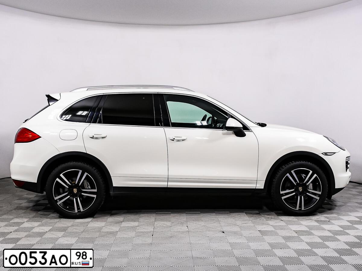 Фото автомобиля PORSCHE CAYENNE, 2010 — госномер Н607ТВ35. Цвет: Белый