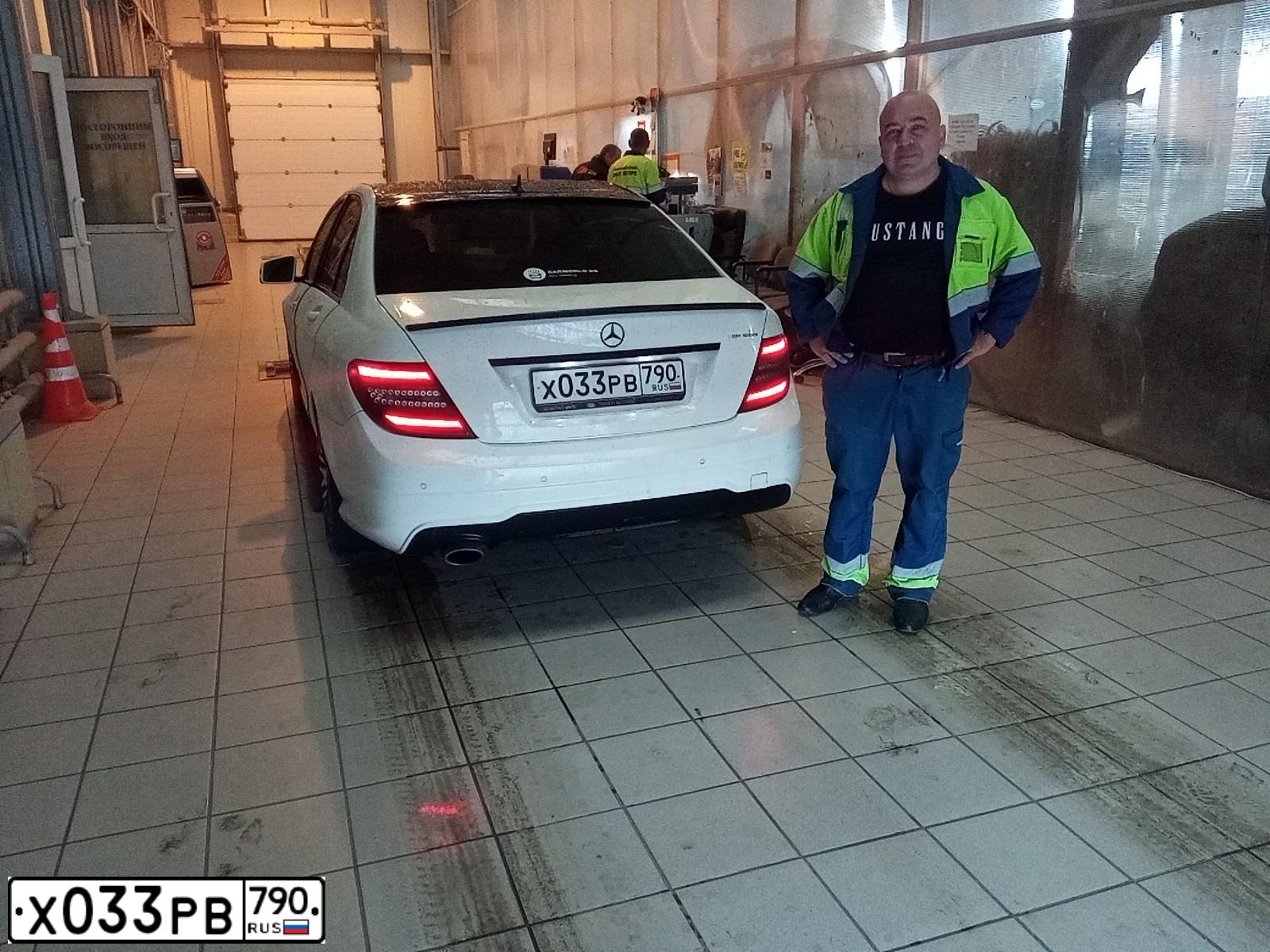 Фото автомобиля MERCEDES C-KLASSE, 2012 — госномер Х033РВ790. Цвет: Белый