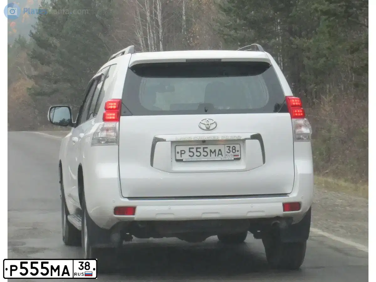 Фото автомобиля TOYOTA LANDCRUISER, 2017 — госномер Р555МА38. Цвет: Коричневый