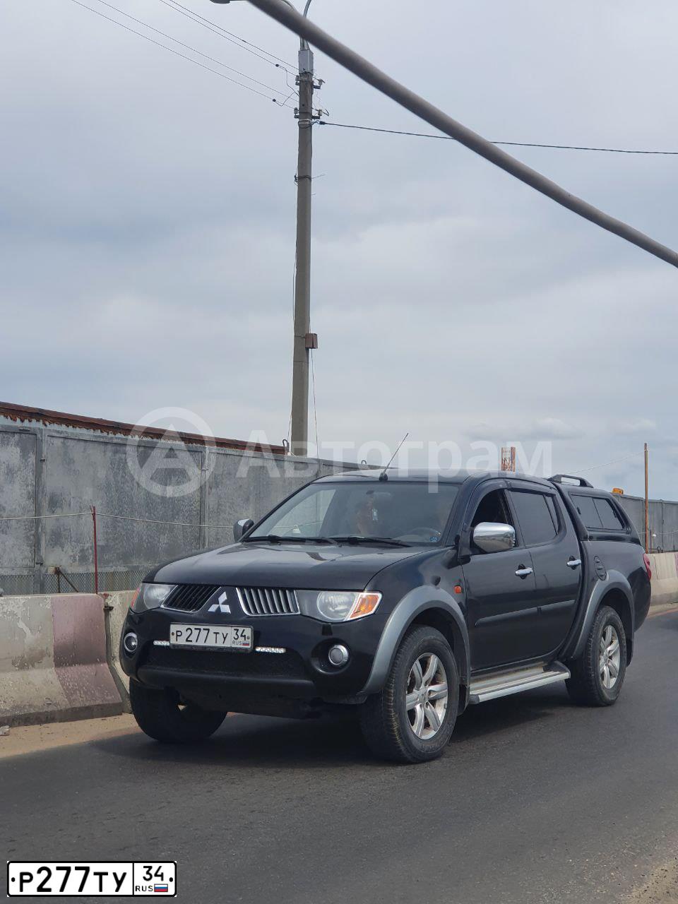 Фото автомобиля MITSUBISHI L 200, 2008 — госномер Р277ТУ34. Цвет: ЧЕРНЫЙ