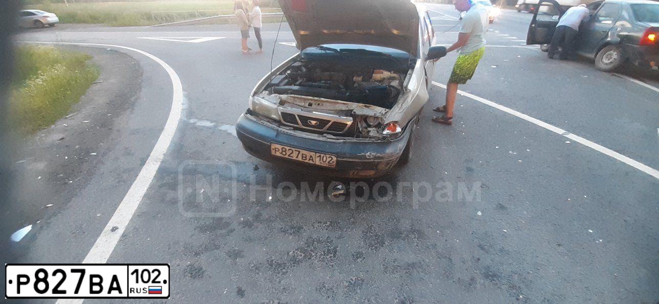 Фото автомобиля DAEWOO NEXIA, 2007 — госномер Р827ВА102. Цвет: ПЕСОЧНО-БЕЖЕВЫЙ