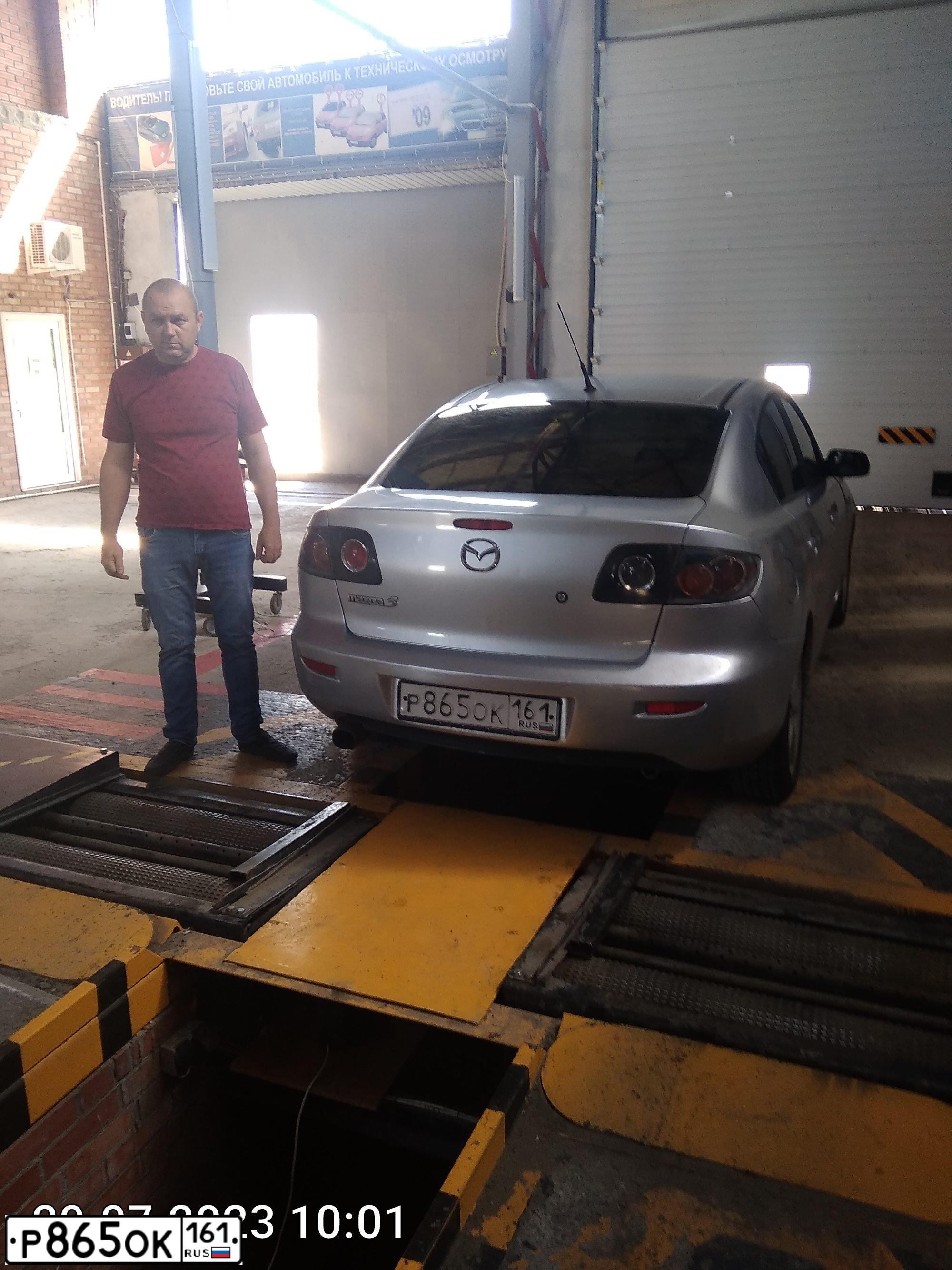 Фото автомобиля MAZDA 3, 2005 — госномер Р865ОК161. Цвет: СЕРЕБРИСТЫЙ
