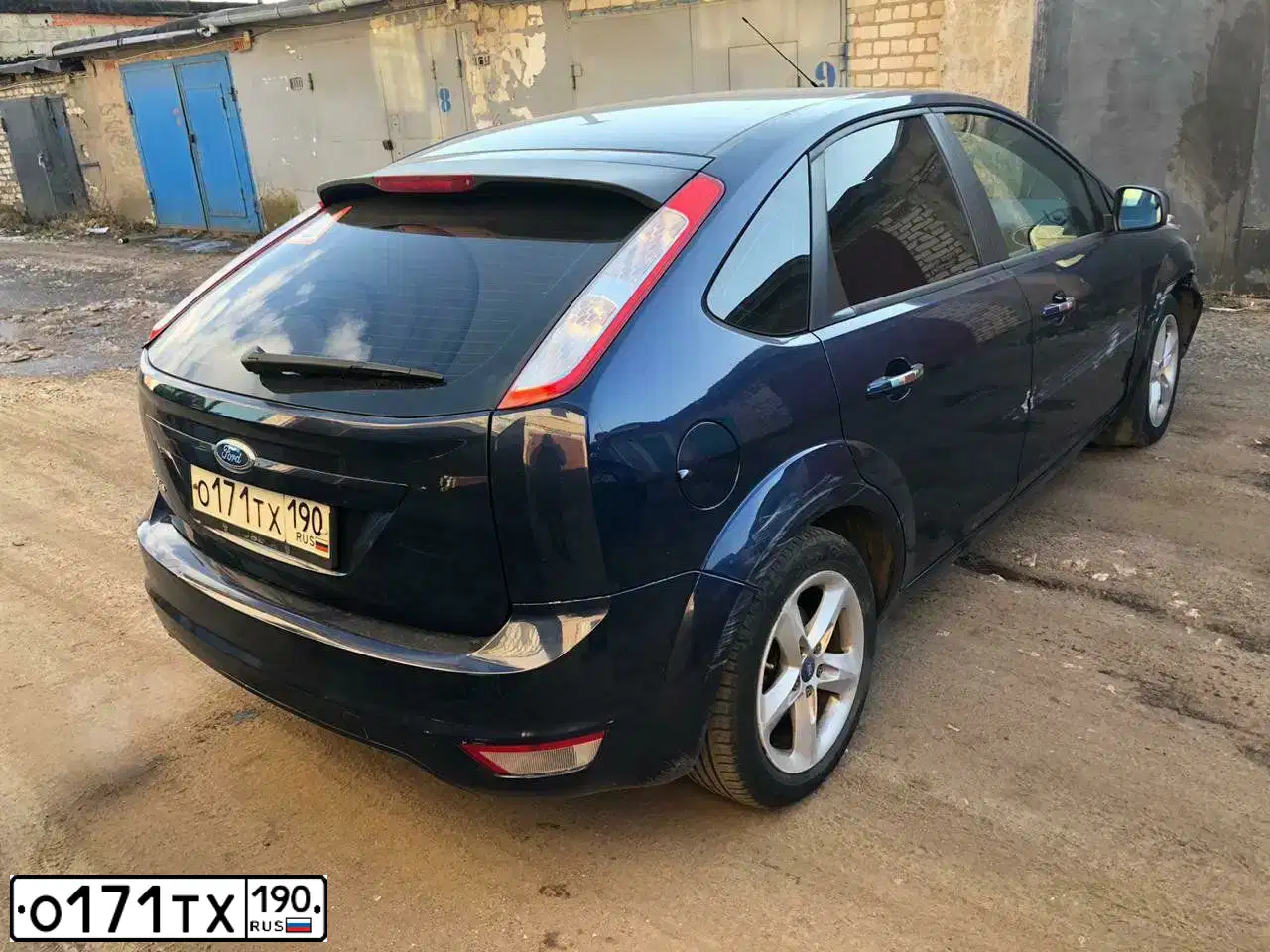 Фото автомобиля FORD FOCUS, 2010 — госномер О171ТХ190. Цвет: ТЕМНО-СИНИЙ