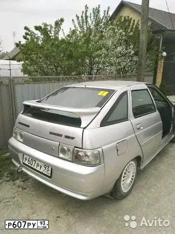 Фото автомобиля LADA 2112, 2004 — госномер Р607РУ93. Цвет: СВЕТЛО-СЕРЕБРИСТЫЙ МЕТАЛЛ