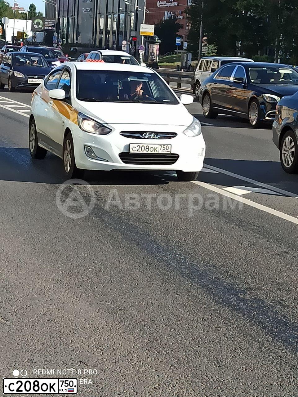 Фото автомобиля HYUNDAI SOLARIS, 2013 — госномер С208ОК750. Цвет: БЕЛЫЙ ЖЕЛТЫЙ СЕРЫЙ