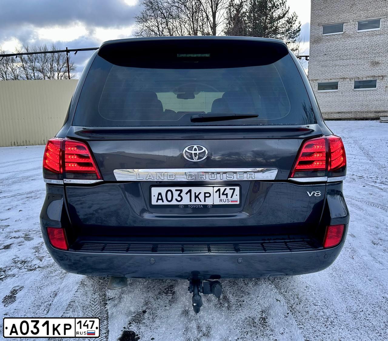 Фото автомобиля TOYOTA LANDCRUISER 200, 2008 — госномер А031КР147. Цвет: СЕРЫЙ