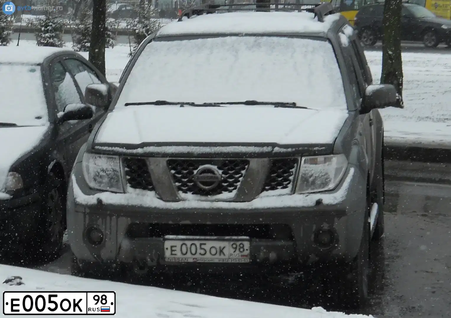 Фото автомобиля NISSAN PATHFINDER, 2007 — госномер С148ЕТ40. Цвет: СЕРЫЙ